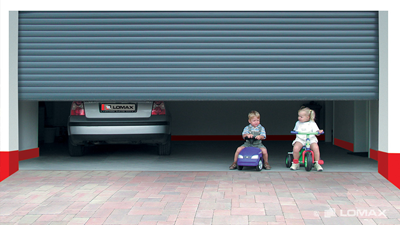 Rolltor mit Kinder.jpg